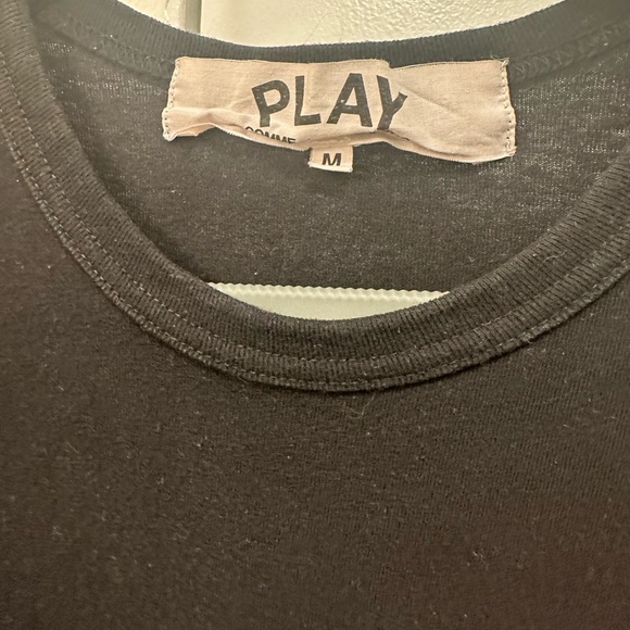 Comme de garçon play shirt ! Size Medium. 100% Authetic - Picture 3 of 3